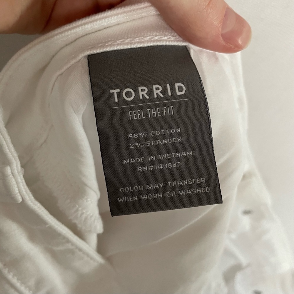 Torrid 28 Crop Wide Leg Vintage Stretch High-Rise Jean in Optic White - Picture 14 of 14